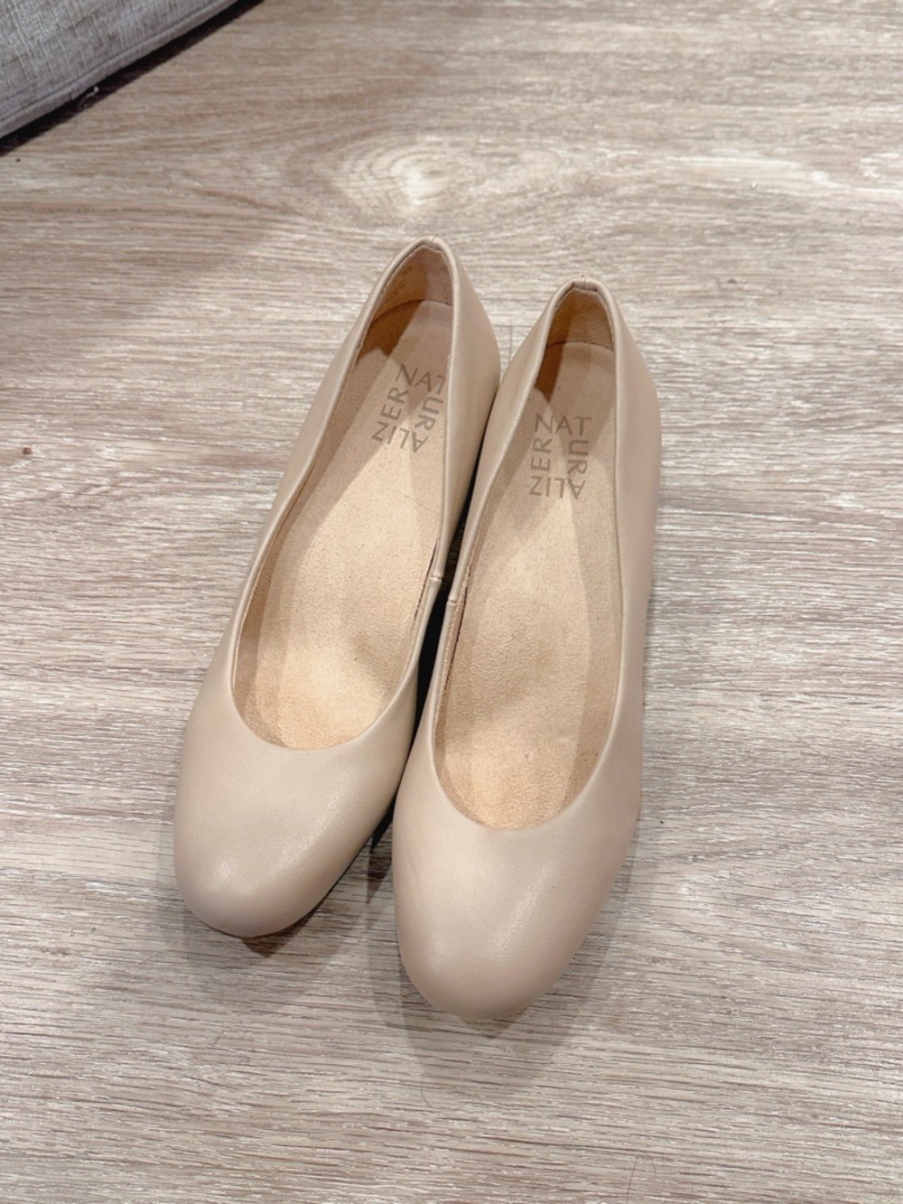 Naturalizer Beige Round-Toe Ballet Flats